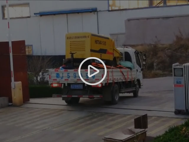 山東力源機械40細石混凝土泵廠家發(fā)貨，發(fā)往寧波走起來